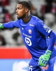  巴黎圣日耳曼主场完胜对手巩固榜首位置