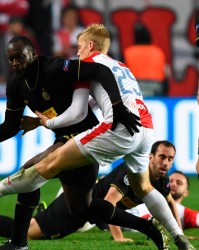  米兰德比争议红牌，VAR判定引发热议  