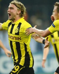  罗伊斯任意球绝杀点燃多特主场  