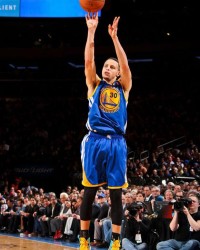  库里三分绝杀雷霆迎五连胜  