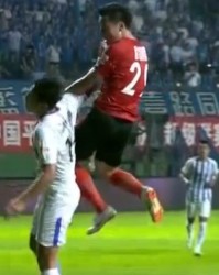  奥斯纳布吕克高空轰炸，头球接力攻破球门