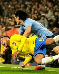  都灵德比战平局收场双方球迷爆发冲突  