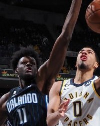  步行者哈利伯顿魔法表演不停歇