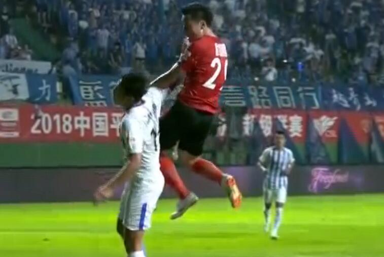  奥斯纳布吕克高空轰炸，头球接力攻破球门