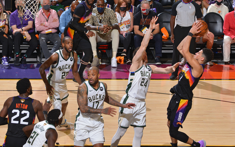  布克高效表现太阳主场轻取马刺止连败